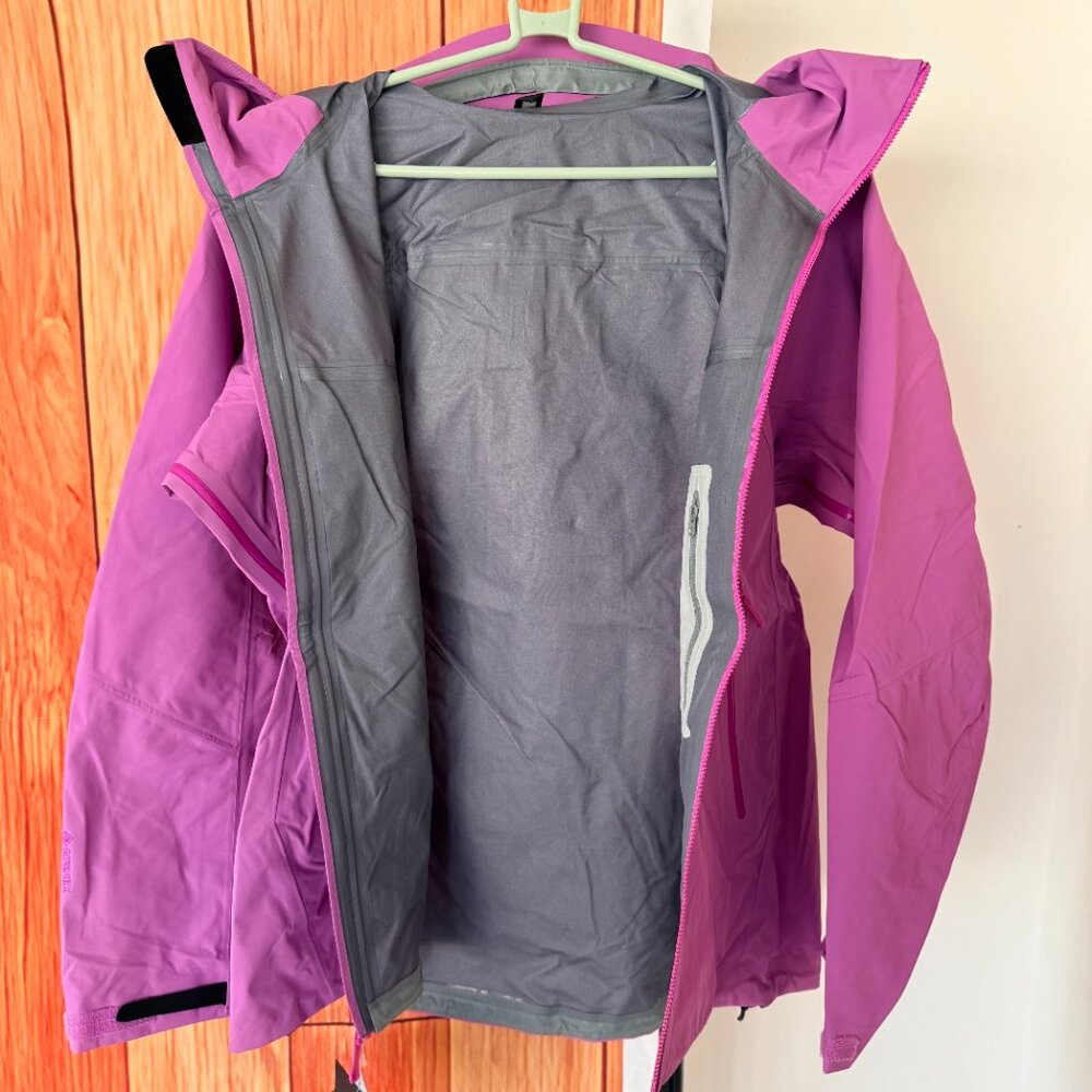 Arcteryx Jacket Hooded Hardshell Jacket, Size S - Picture 5 of 7